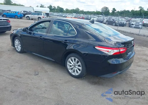 2020 Toyota Camry Le z USA, uszkodzony, nr VIN 4T1C11AK3LU991607